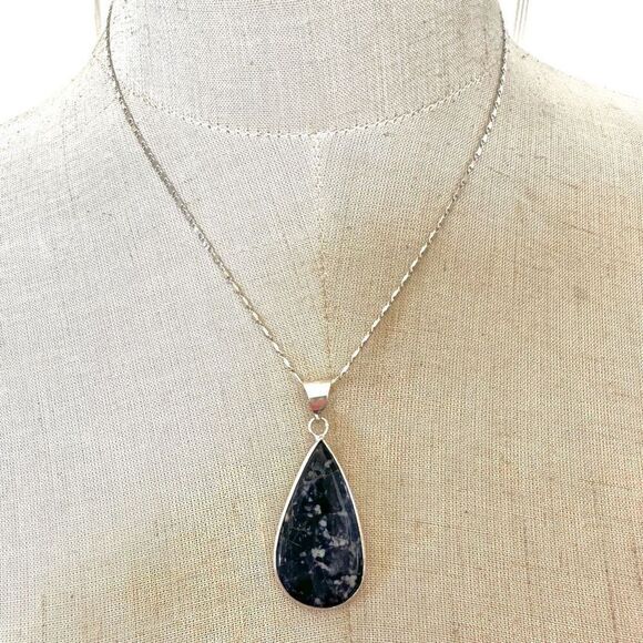 Sodalite teardrop pendant necklace - Picture 2 of 8